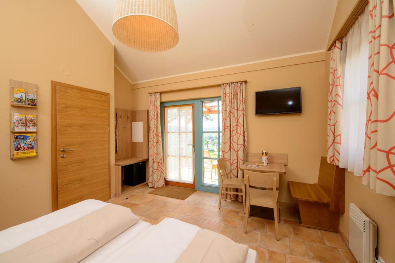 Jufa Hotel Neutal Екстериор снимка