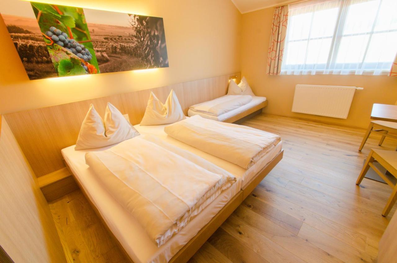 Jufa Hotel Neutal Екстериор снимка